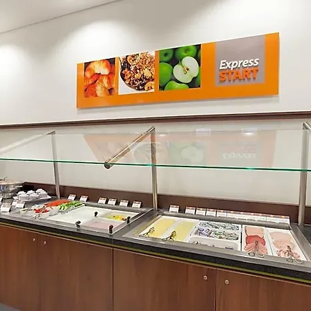 Express By Ihg Hotel 3*